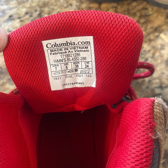 Columbia women’s hiking Boots with Red laces size 7 waterproof - Picture 4 of 5